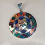 Dije calendario con flor de la vida